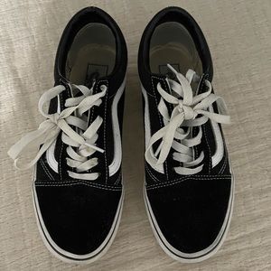 Black classic platform vans